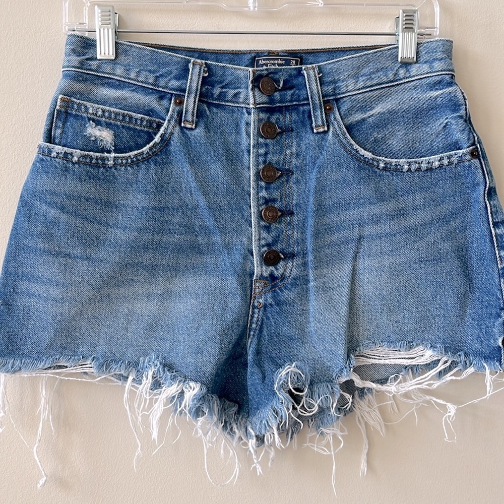 Abercrombie & Fitch Natural Rise Botton Fly Denim Shorts Medium Wash Size 6